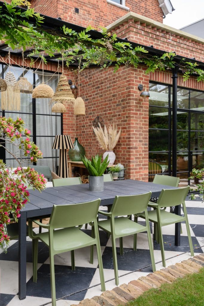 FAIRFAX FAMILY Family home shoot location twickenham Garden Patio Table