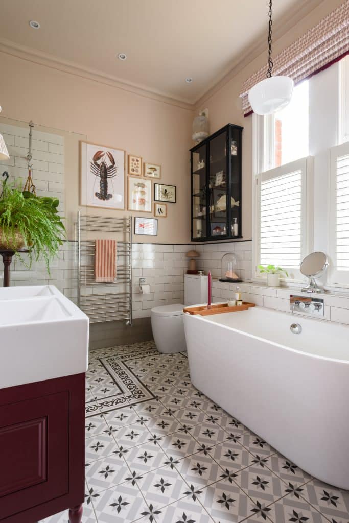 FAIRFAX FAMILY Family home shoot location twickenham Guest EnSuite (2)
