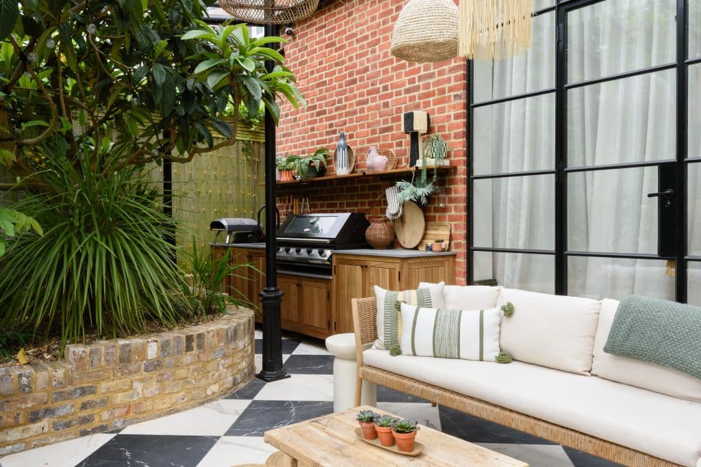 FAIRFAX FAMILY Family home shoot location twickenham Outdoor BBQ (1)