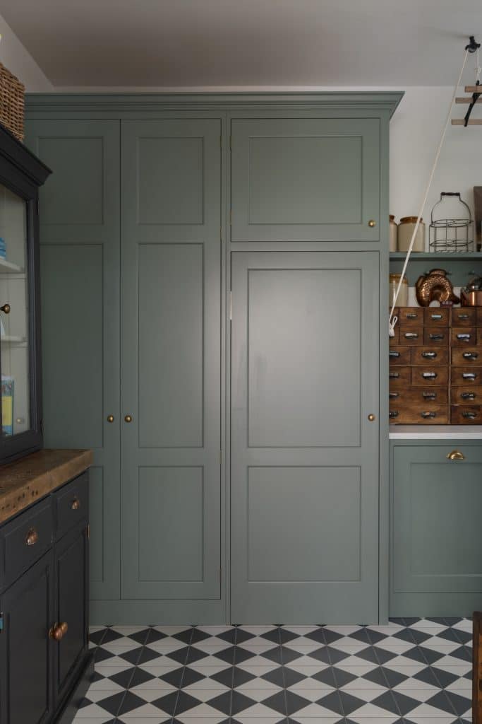 FAIRFAX FAMILY Family home shoot location twickenham utility room (1)