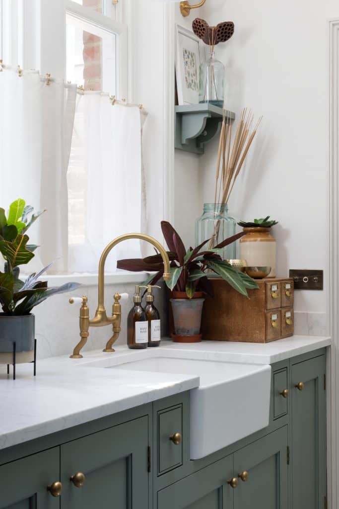 FAIRFAX FAMILY Family home shoot location twickenham utility room sink