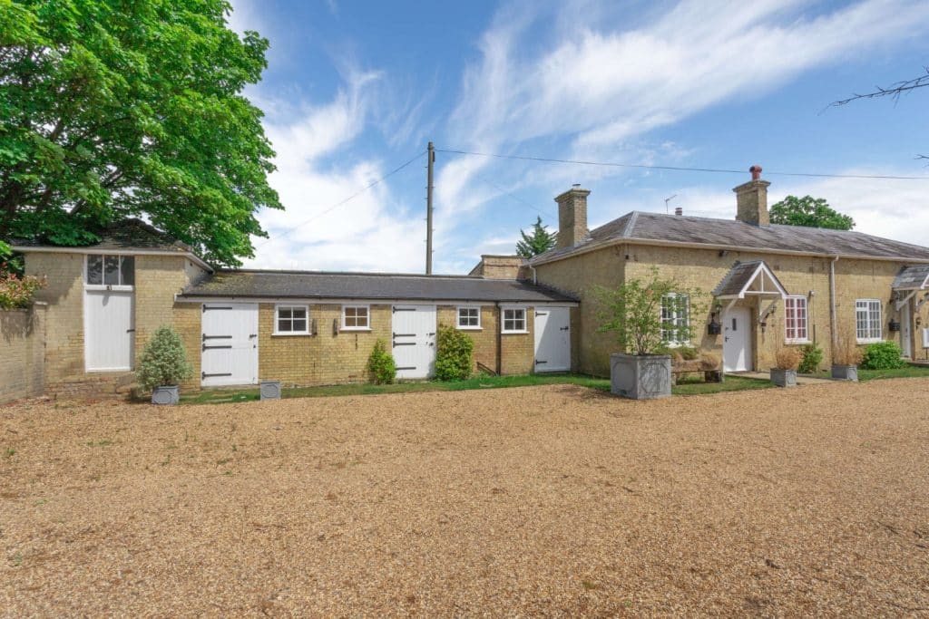 HEMINGFORD PARK cambridge country hotel estate shoot location 8505162 exterior009 800 (Large)