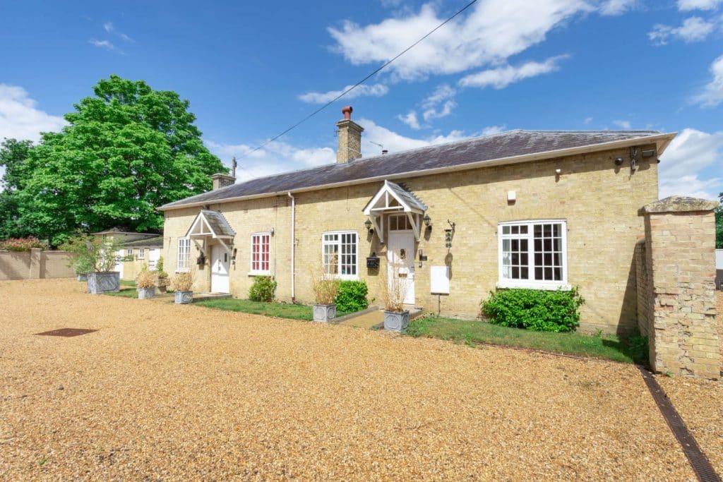 HEMINGFORD PARK cambridge country hotel estate shoot location 8505162 exterior019 800 (Large)