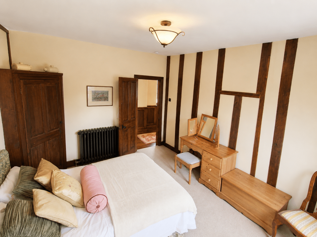CAINHOE 16th century Grade II listed country house bedfordshire shoot locationCainhoe bedroom 4 3