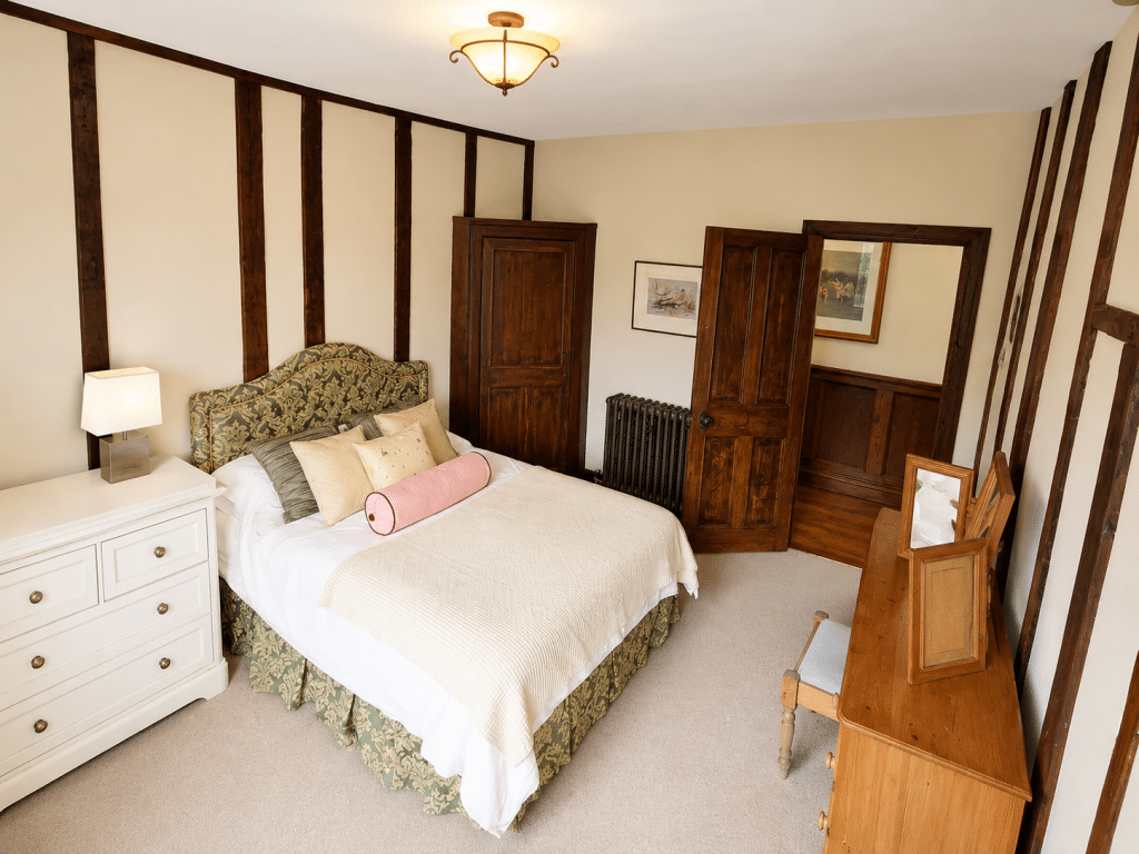 CAINHOE 16th century Grade II listed country house bedfordshire shoot locationCainhoe bedroom 4 4
