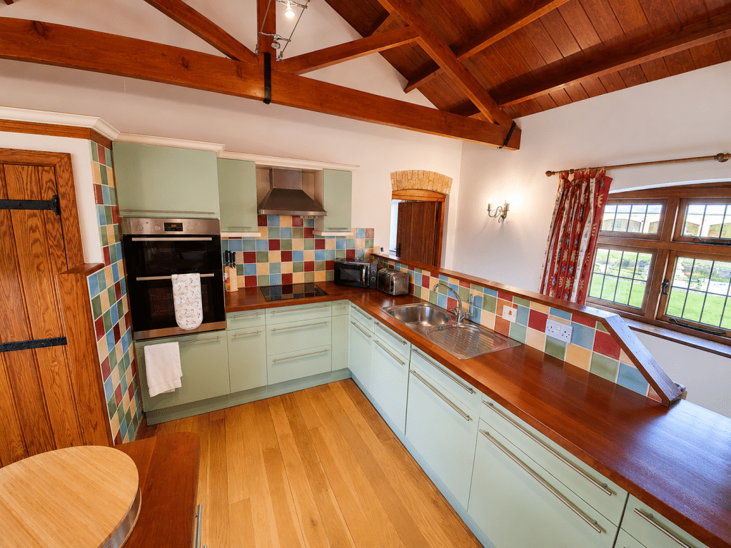 CAINHOE 16th century Grade II listed country house bedfordshire shoot locationCainhoe courtyard living room 4