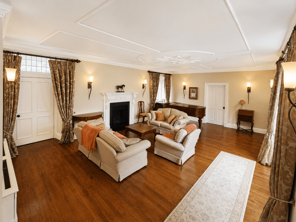 CAINHOE 16th century Grade II listed country house bedfordshire shoot locationCainhoe sitting room 1