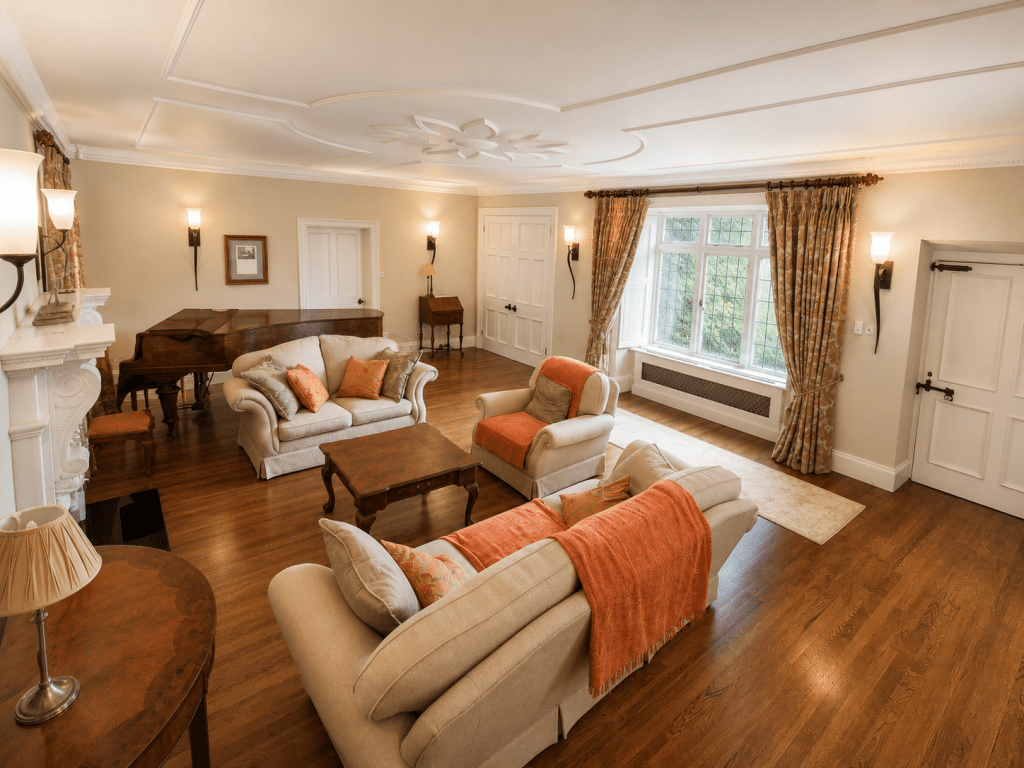 CAINHOE 16th century Grade II listed country house bedfordshire shoot locationCainhoe sitting room 4