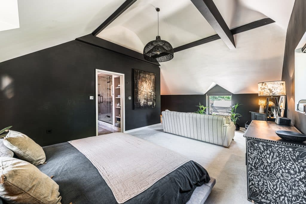 OLD MILL COTTAGE west sussex large location house Location Creation:Old Mill Cottage:Master bedroom alt2