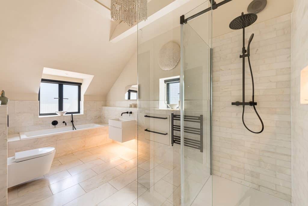 OLD MILL COTTAGE west sussex large location house Location Creation:Old Mill Cottage:Master ensuite