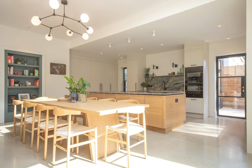 QUEENSMEAD surrey modern large family home location house 001 (1)