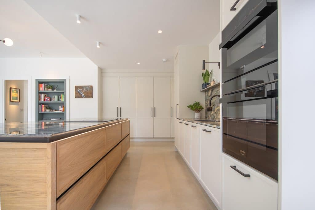 QUEENSMEAD surrey modern large family home location house 003 (1)