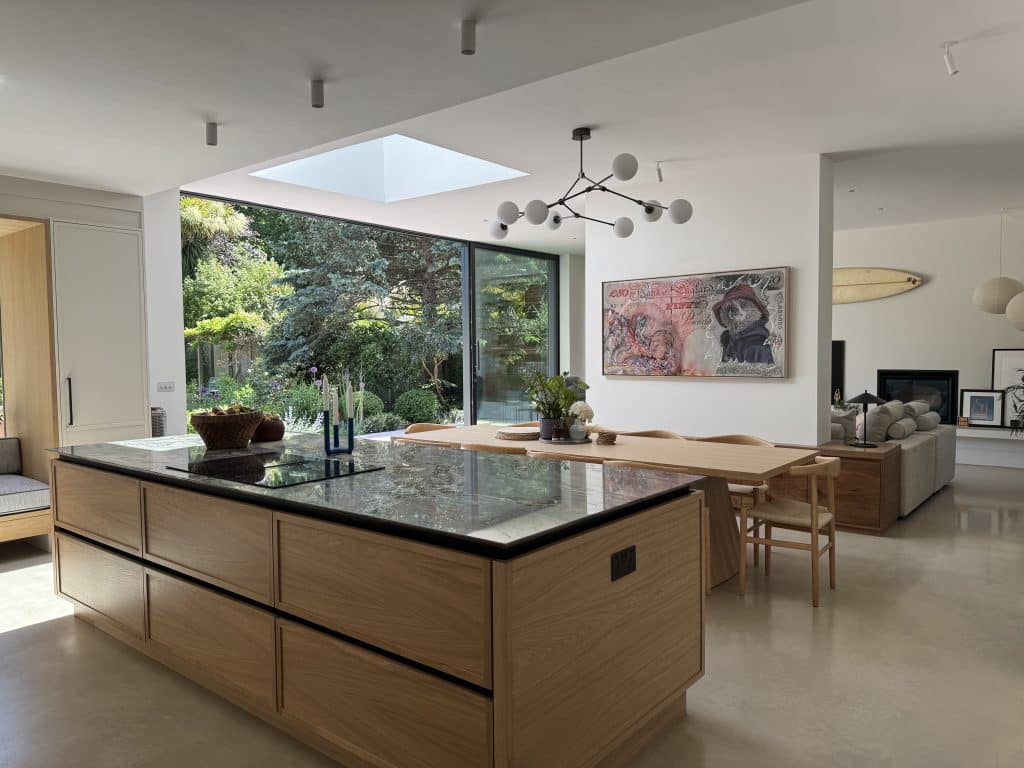 QUEENSMEAD surrey modern large family home location house IMG 1011