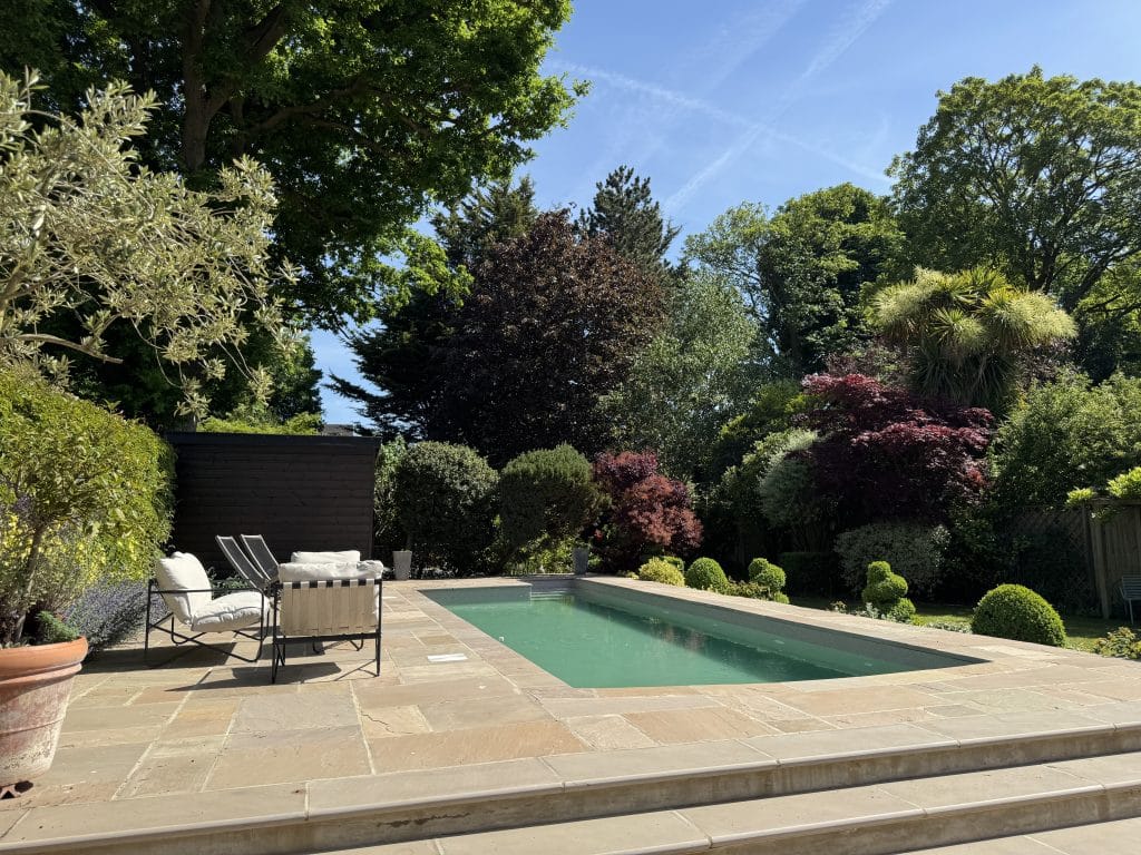 QUEENSMEAD surrey modern large family home location house IMG 1023