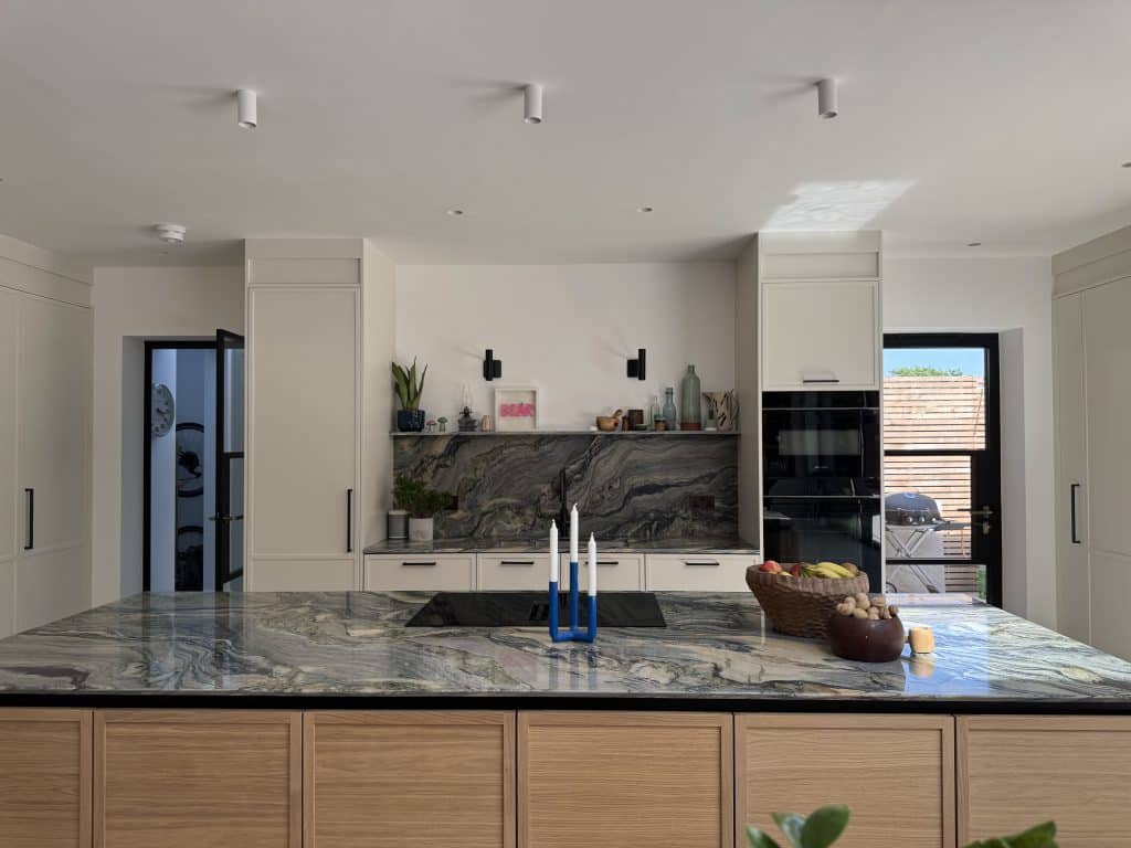 QUEENSMEAD surrey modern large family home location house IMG 1043