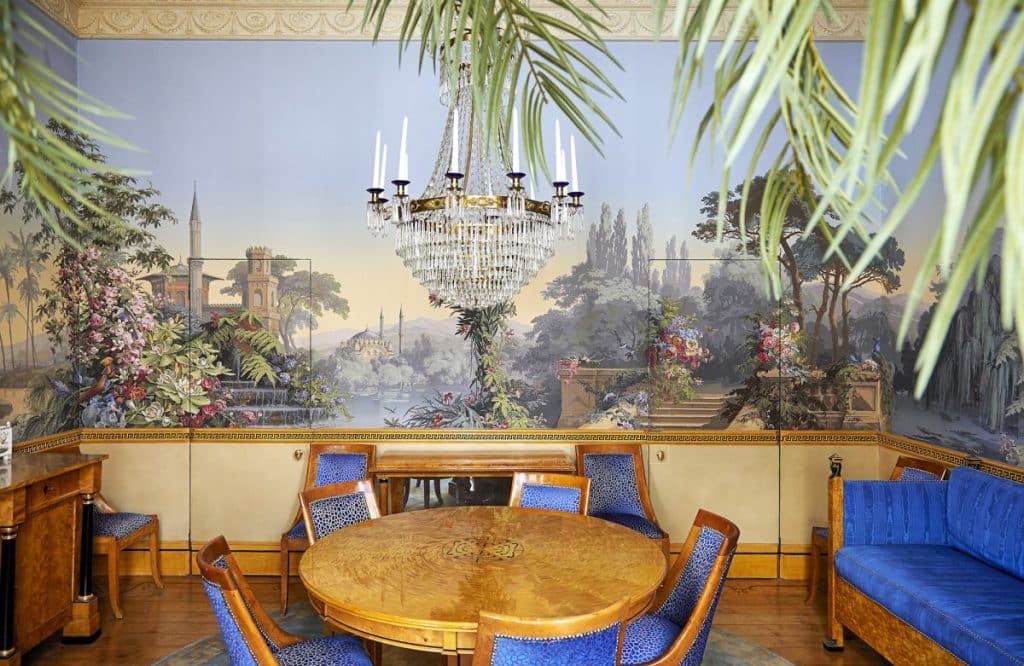 ART DECO south west london location apartment with swimming pool2..Dining 04