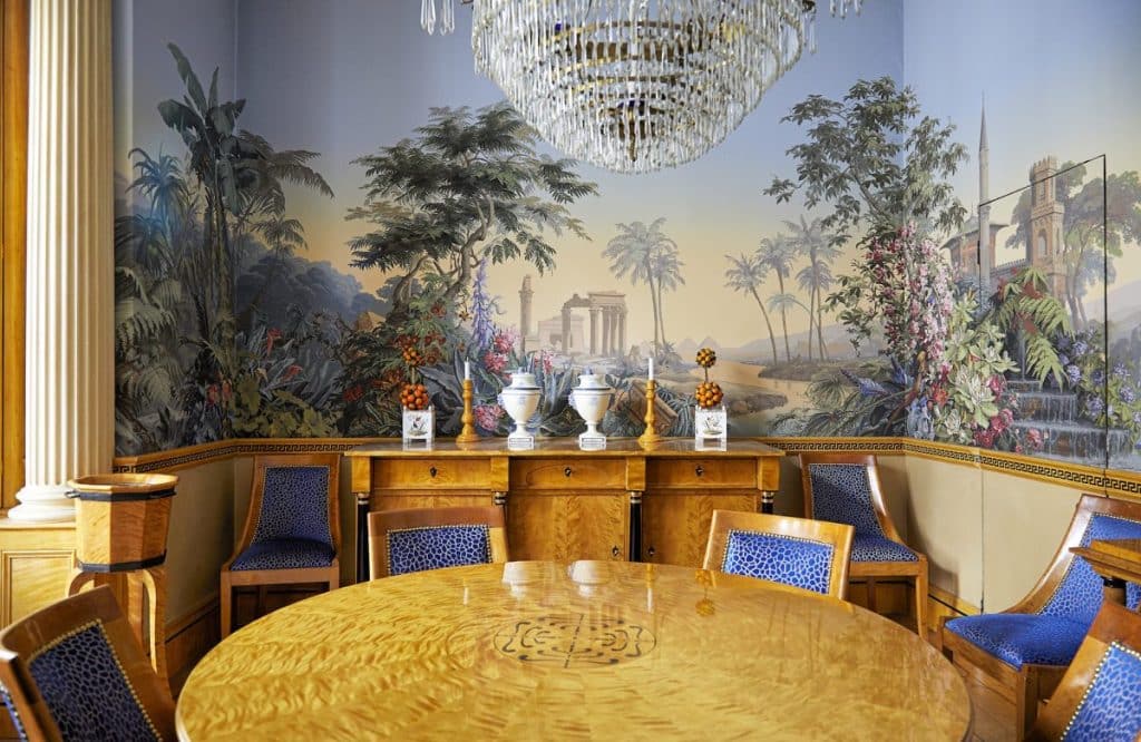ART DECO south west london location apartment with swimming pool2..Dining 07