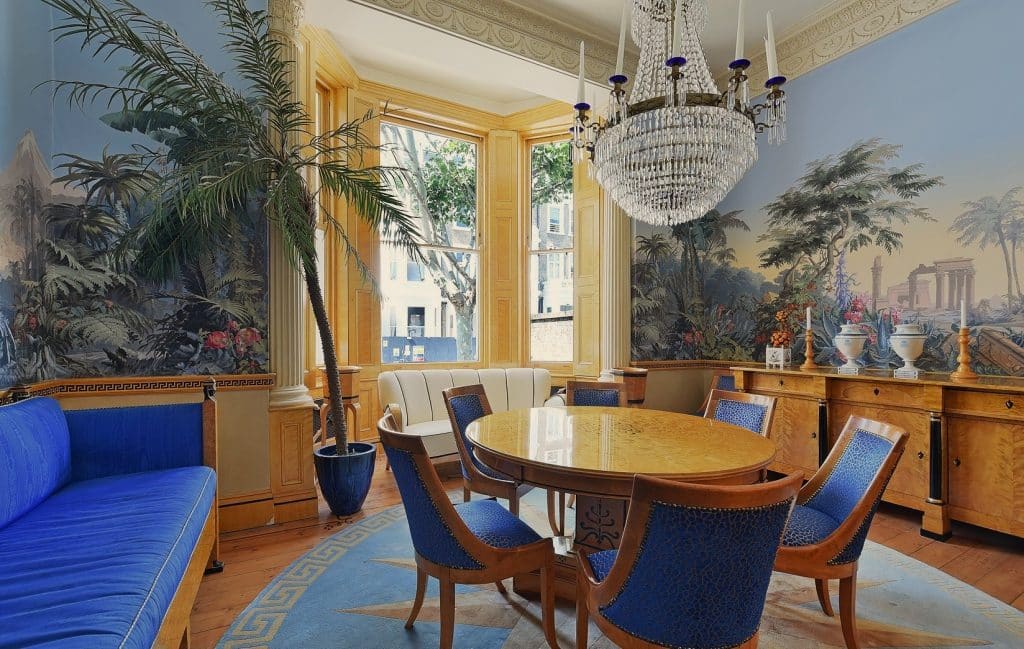 ART DECO south west london location apartment with swimming pool2..Diningc02