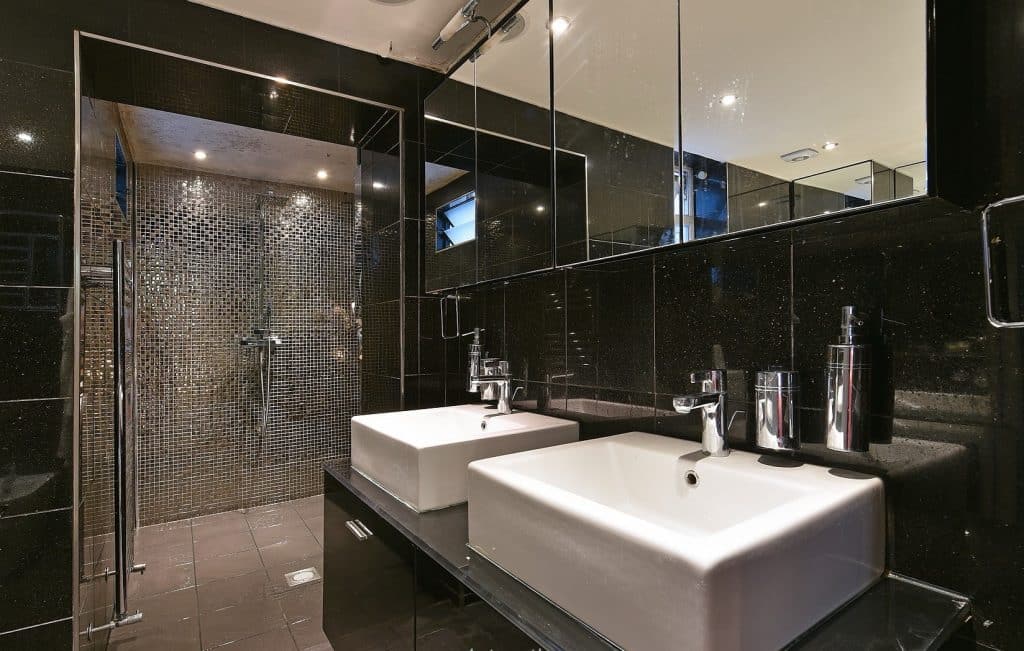 ART DECO south west london location apartment with swimming pool3 1. Bathroom 06