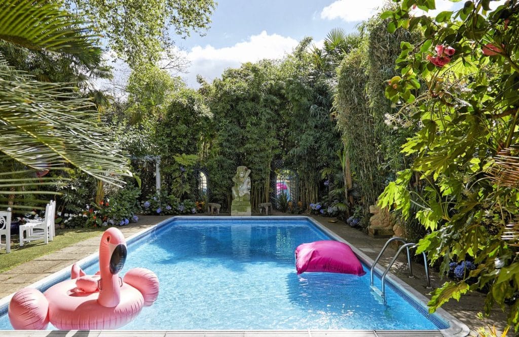 ART DECO south west london location apartment with swimming pool4. Garden & Pool 13