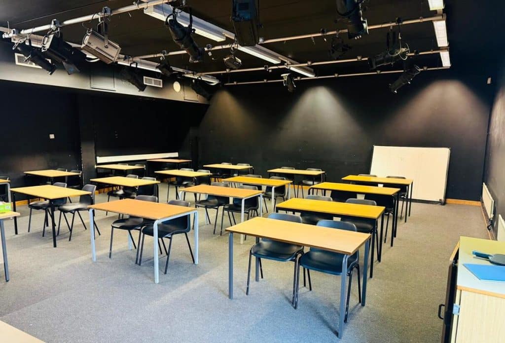 BARNHILL SCHOOL uxbridge middlesex shoot location Drama 1