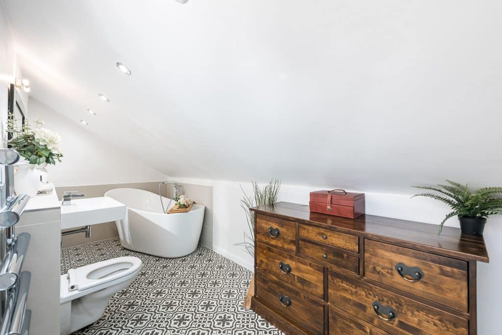 BLACK BARN large essex country location house Black Barn CM3:bathroom3