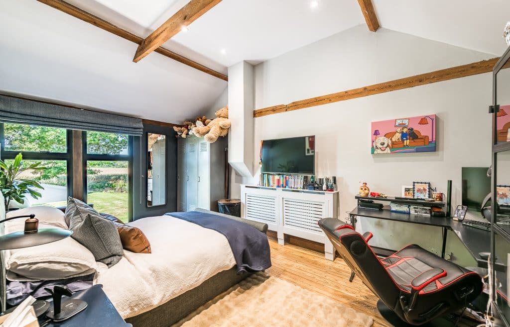 BLACK BARN large essex country location house Black Barn CM3:bedroom2
