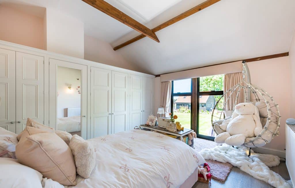 BLACK BARN large essex country location house Black Barn CM3:bedroom3