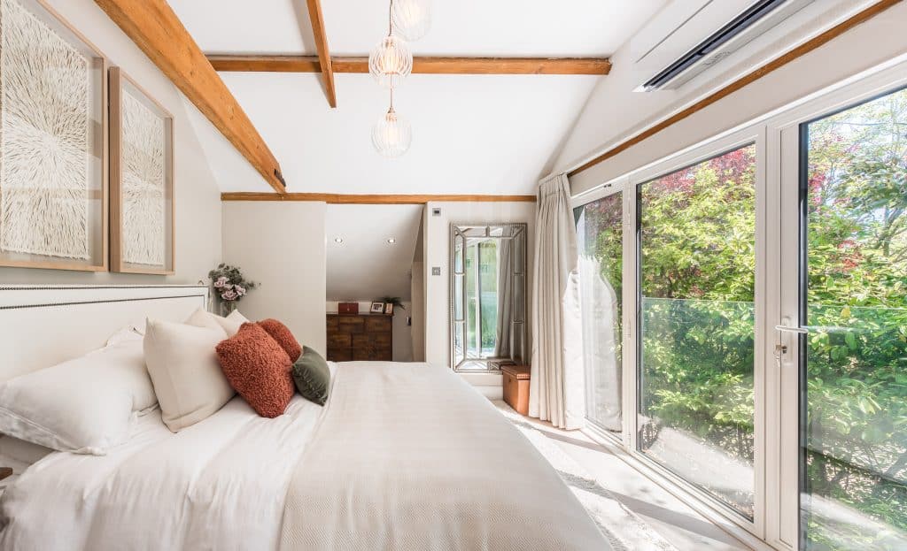 BLACK BARN large essex country location house Black Barn CM3:bedroom4