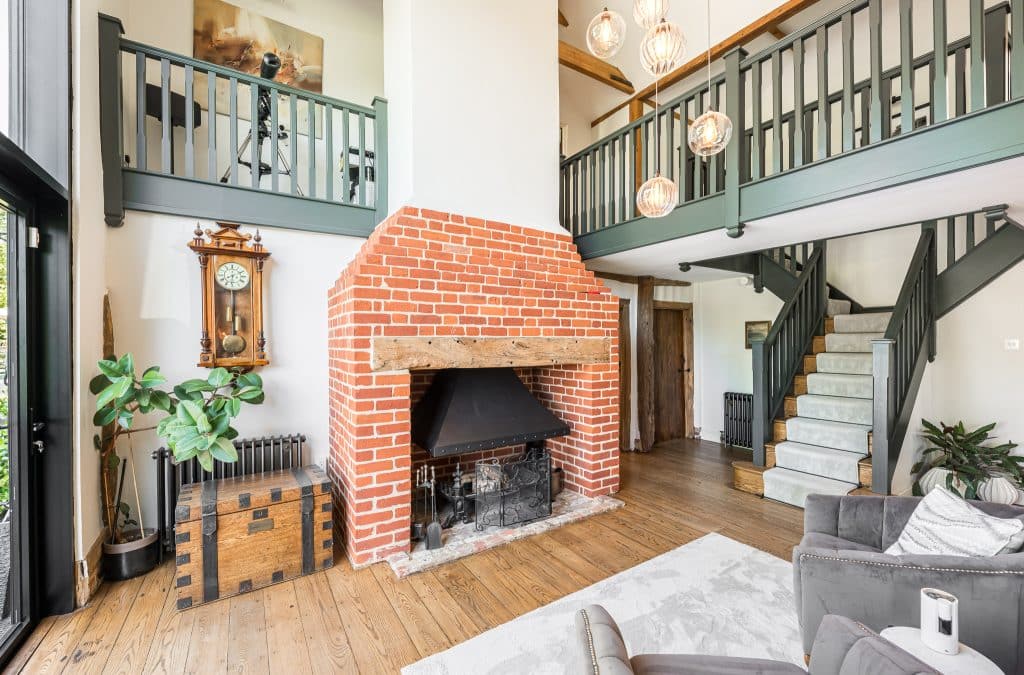BLACK BARN large essex country location house Black Barn CM3:open sitting fireplace