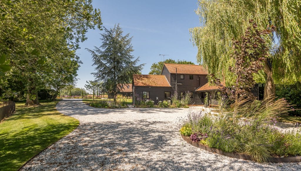 BLACK BARN large essex country location house Location Creation:Black Barn CM3:driveway