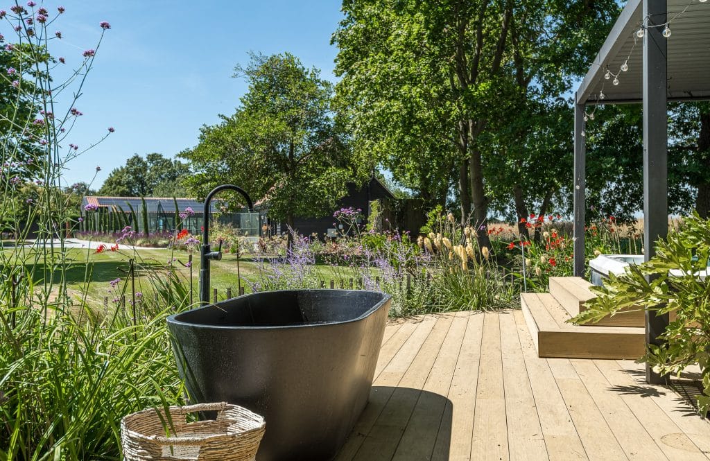 BLACK BARN large essex country location house Location Creation:Black Barn CM3:garden bath tub