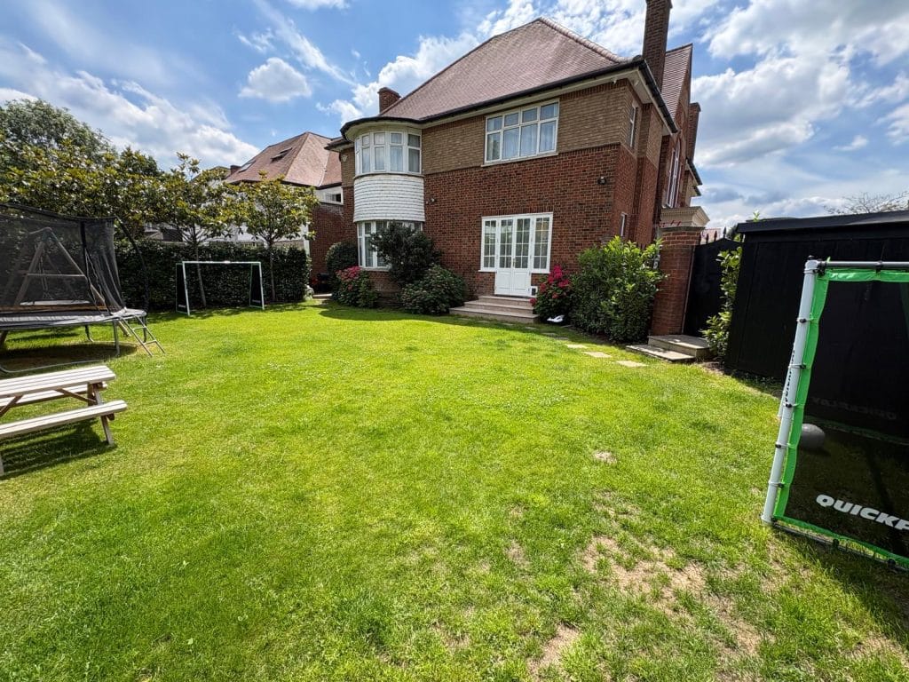 RAYLEIGH north west london large family location house image00029