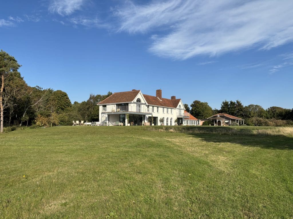 ROUND HILL suffolk countryside large location house RH14