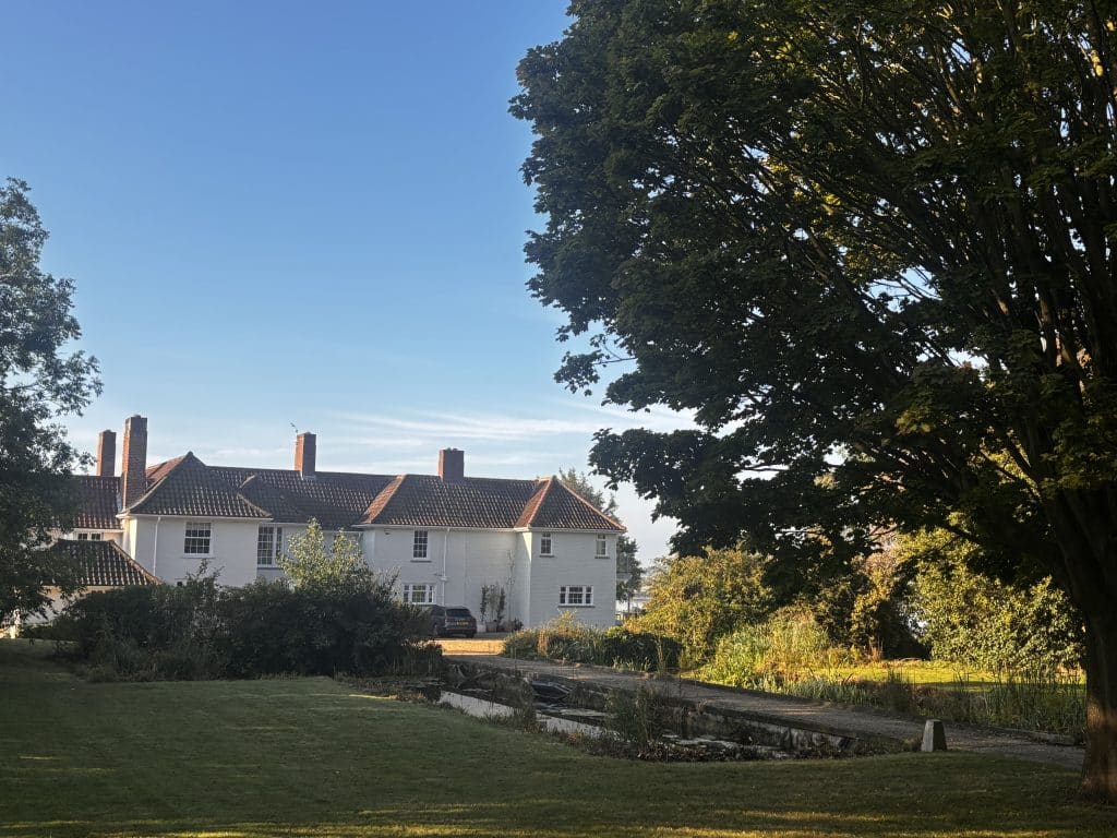 ROUND HILL suffolk countryside large location house RH16
