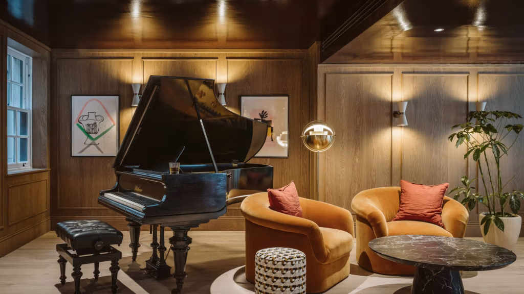 THE BEDFORD central london bar venue shoot location geoBjXxIU0tI Serviced Office Classic England Greater London 22 Bedford Square 4 1