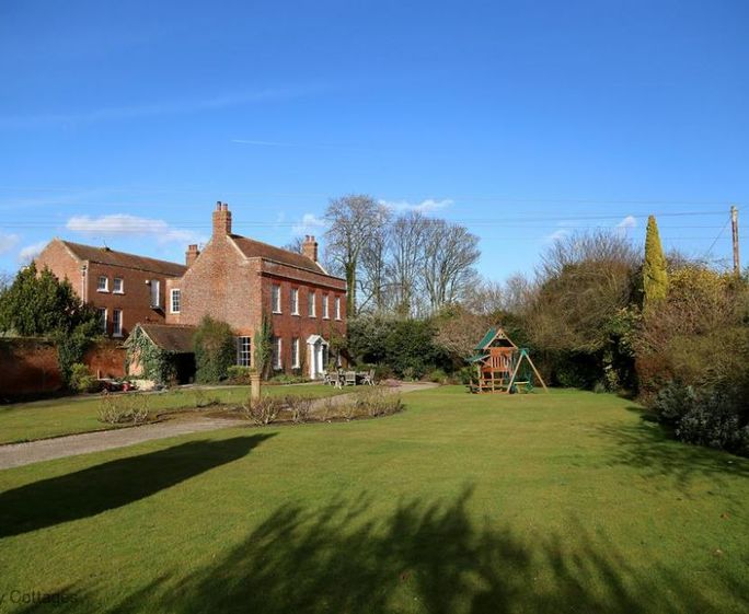 THE OAKS Faversham kent country classic location house hero 1521873