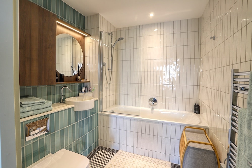 WEMBLEY APARTMENTS modern contemporary apartment flat shoot location Madison 913 IMG 9500