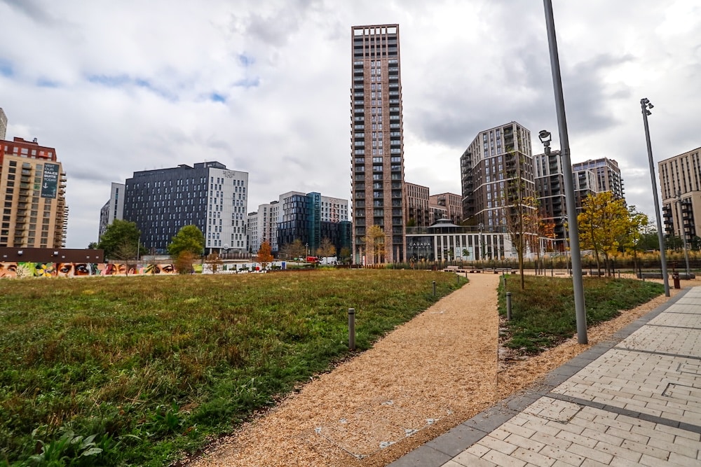 WEMBLEY APARTMENTS modern contemporary apartment flat shoot location Wembley Park Apartment Shoot Sola & Luna 17.10.25 MG 5376