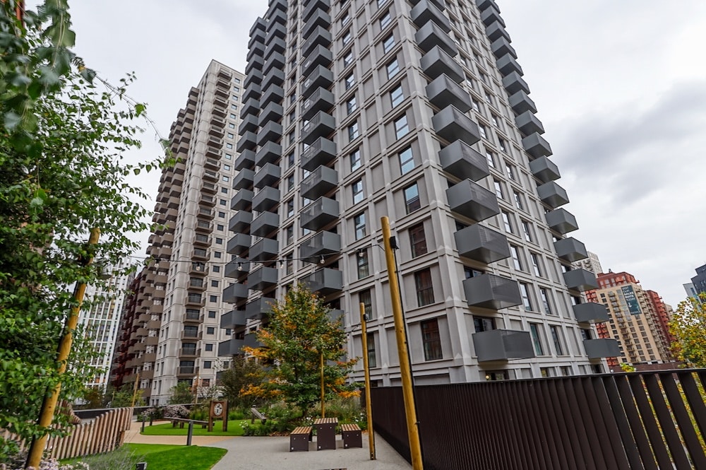 WEMBLEY APARTMENTS modern contemporary apartment flat shoot location Wembley Park Apartment Shoot Sola & Luna 17.10.25 MG 5586