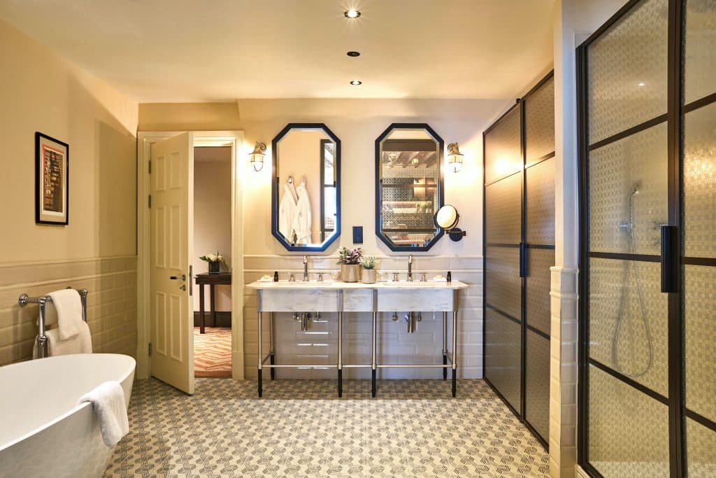 GRAND HOTEL BIRMINGHAM grade ii listed shoot location hotel The Grand - Penthouse Suite - Bathroom