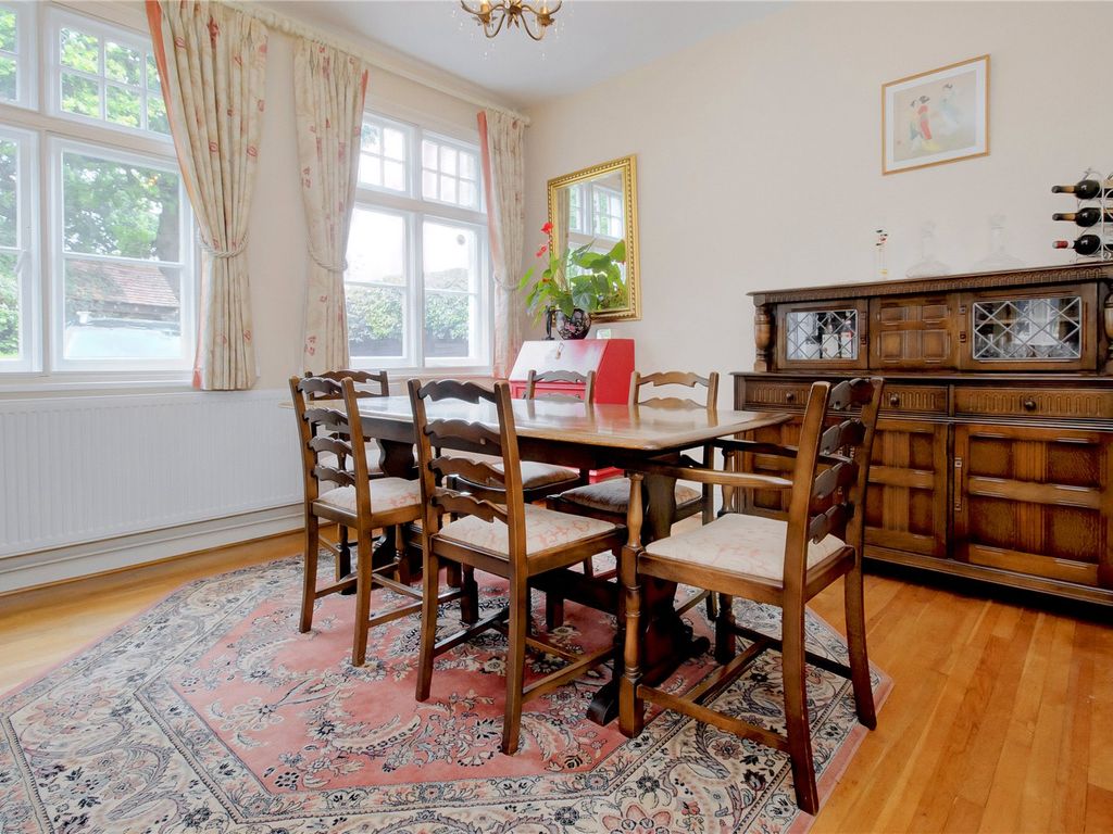 LITTLEDALE hertfordshire country traditional location house scrubbitts 5