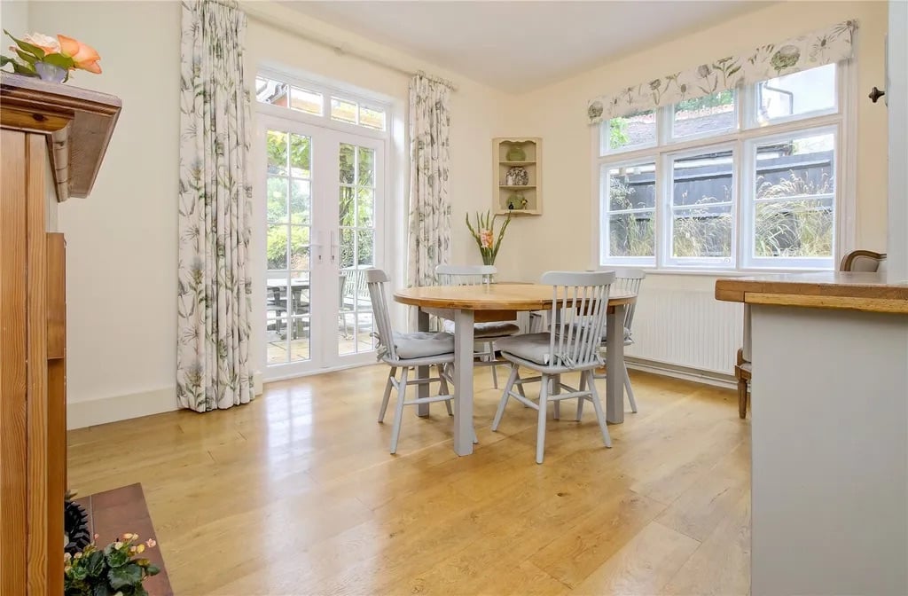 LITTLEDALE hertfordshire country traditional location house scrubbitts 8