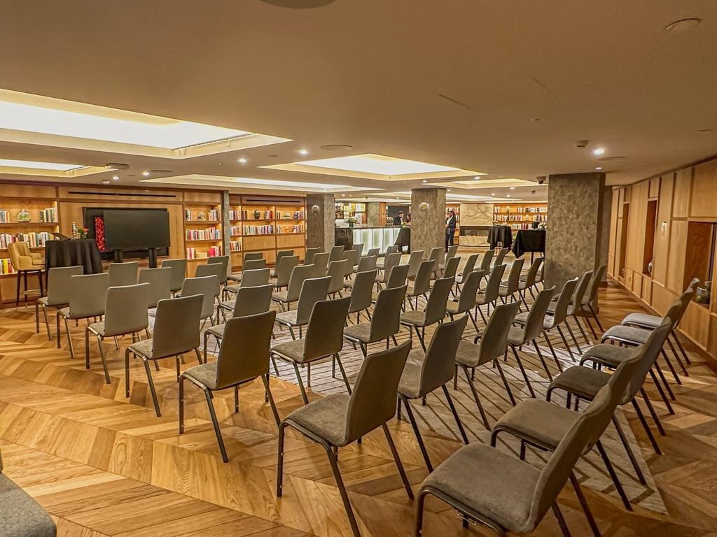MIDDLE EIGHT covent garden central london modern luxury hotel shoot location Balcony Theatre Style