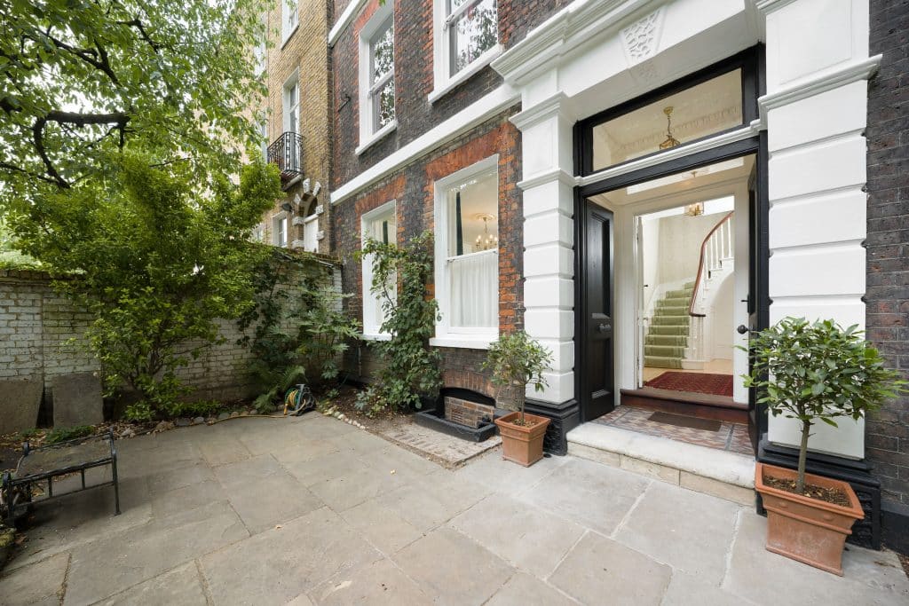 Netteswell House east london everyday location house with garden 33