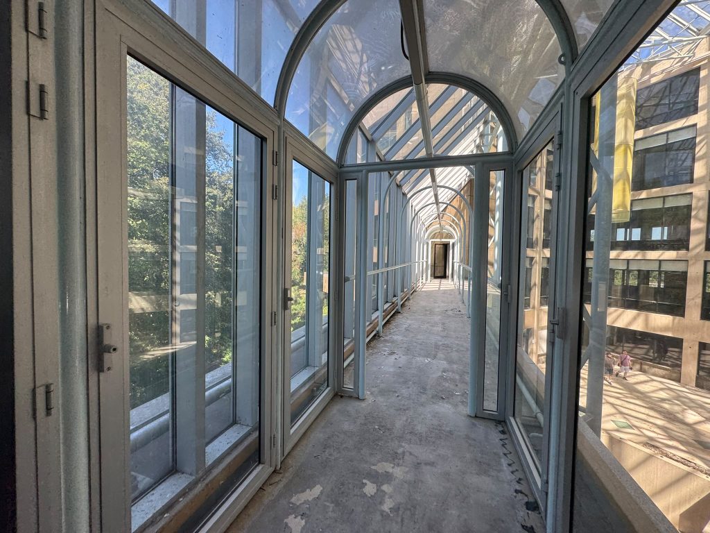 BROOKLANDS BUILDING weybridge surrey large vacant shoot location 21. Brooklands Buildng - ARK Loc