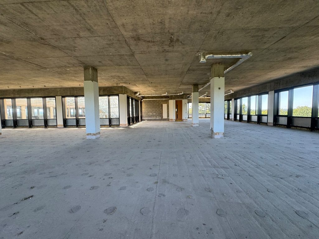 BROOKLANDS BUILDING weybridge surrey large vacant shoot location 25. Brooklands Buildng - ARK Loc