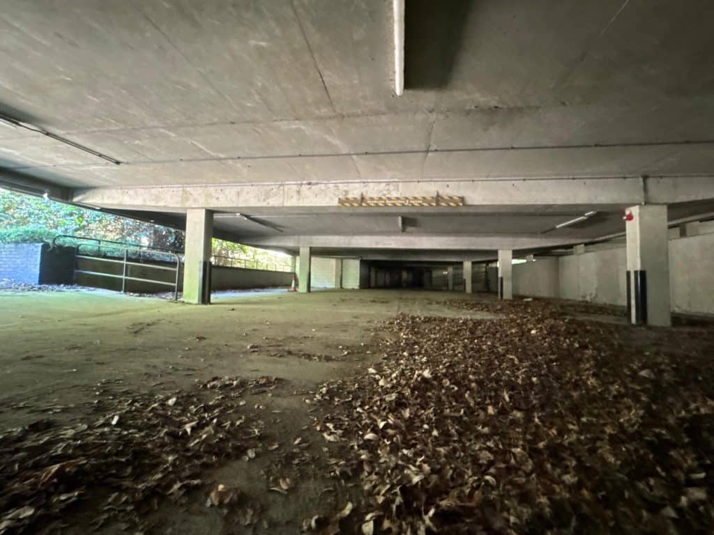 BROOKLANDS BUILDING weybridge surrey large vacant shoot location 36. Brooklands Buildng - ARK Loc