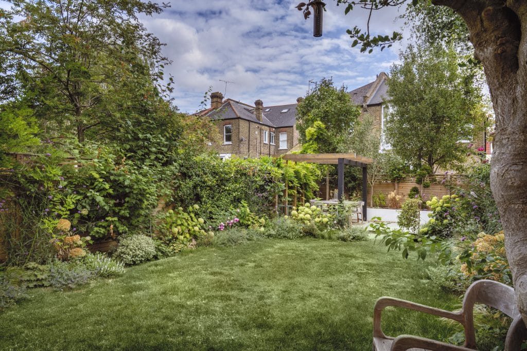 EALING COMMON edwardian bright location house west london 7 Montague Gardens W3 9PT 021