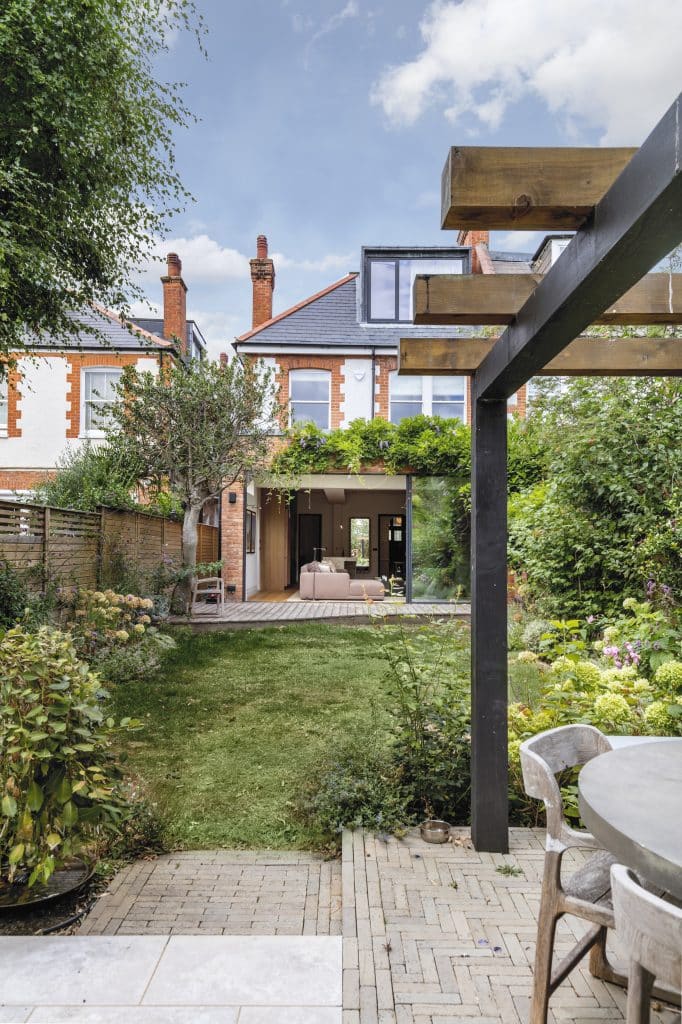 EALING COMMON edwardian bright location house west london 7 Montague Gardens W3 9PT 022
